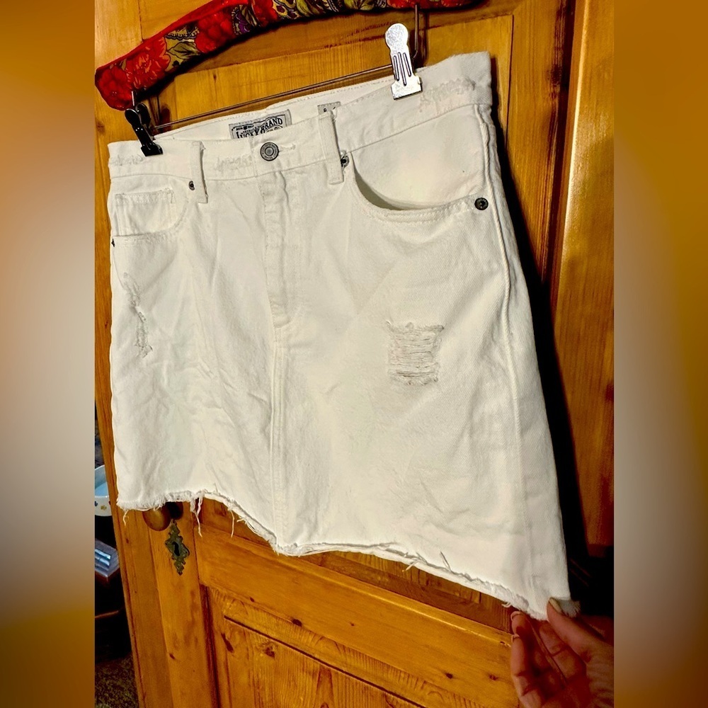 Lucky Brand 100% Cotton Distressed White Denim Mini Skirt Size 8/29
